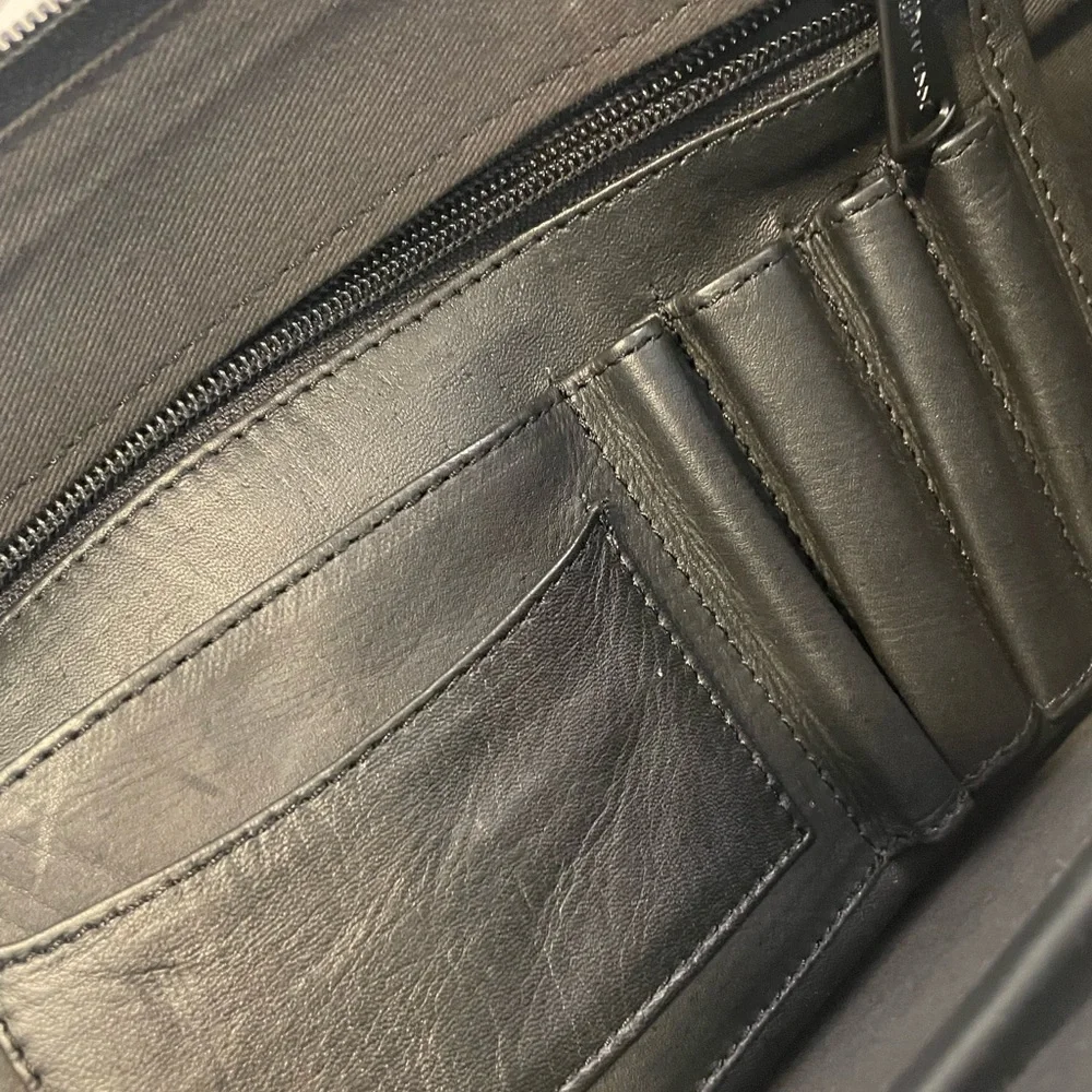 Winn International Black Leather Briefcase with Crossbody Detachable Str…